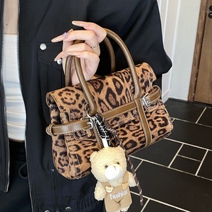 Borsa a tracolla piccola da donna retrò satinata con fiocco e stampa leopardata, chiusura magnetica, capacità 2-2,9L, versatile, quadrata, da portare a mano - Product Image 2