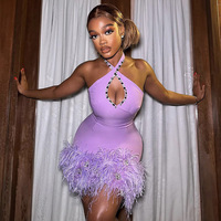 Robe mini bandage élégante et luxueuse violette, sexy, sans manches, dos nu, à col halter, avec plumes et cristaux