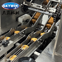 Système automatique de sandwichage et d'emballage à deux voies pour biscuits et gâteaux, avec machine à garnir de crème et ensacheuse flow-pack