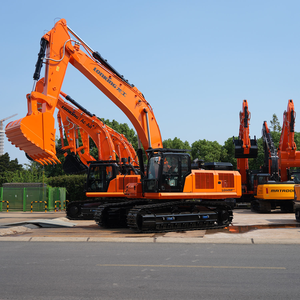 รถขุดตีนตะขาบ LonKing LG6490F ขนาด 50.5 ตัน สำหรับงานวิศวกรรมขนาดใหญ่ ห้องโดยสารเสริมความแข็งแรง เครื่องยนต์ Isuzu ความจุบุ้งกี๋ 2.6 เมตร - Product Image 1
