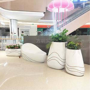 Maceta de Fibra de Vidrio, Diseño Moderno y Creativo, Macetas para Interiores de Centros Comerciales, Patrón Irregular, Adorno Blanco y Dorado - Product Image 4
