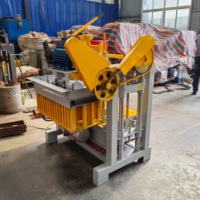 Machine semi-automatique durable 4-35A pour la fabrication de blocs de béton, de briques creuses et pleines avec moule pour la construction en Afrique