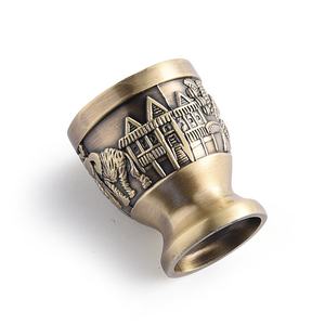 Coupe royale en laiton de haute qualité, style vintage, design fantaisie en relief - Product Image 2
