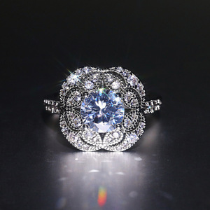 Anello con Design Floreale in Stile Vintage, Elegante Anello da Dito per Donne - Product Image 6