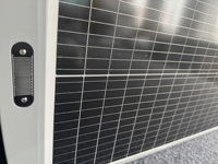 Farola LED Solar Integrada de 100W, IP65 Resistente a la Lluvia y Nieve, con Sensor de Lluvia, Encendido Automático, Doble CCT, Iluminación de Seguridad para Exteriores