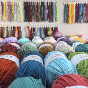 Sợi len móc acrylic 100% mềm mại, chất lượng cao, nhiều màu sắc, giá sỉ thấp, số lượng lớn từ nhà sản xuất - Product Image 2