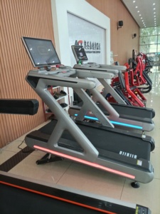 Equipo de Gimnasio Profesional 9900 con Pantalla LED, Inclinación Automática de 0-20 km/h, para Interiores, 9900M Comercial - Product Image 5