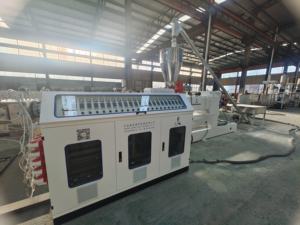 Ligne de production de machines d'extrusion de plastique pour panneaux de revêtement en PVC, panneaux à lattes 3D, panneaux muraux en WPC, panneaux muraux à rainures - Product Image 5