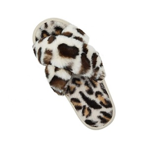 Venta caliente en línea China envía directamente Venta loca zapatillas ligeras de felpa suave para mujer Zapatillas de interior cómodas con punta abierta antideslizantes - Product Image 4