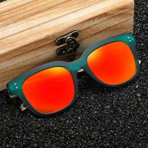 Lunettes de soleil carrées polarisées en bois naturel faites à la main pour hommes, avec branches colorées en bois, également adaptées aux femmes - Product Image 2