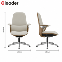 Chaise de bureau professionnelle en cuir, dossier haut, pivotante, réglable en hauteur, rembourrée et tapissée, avec base fixe et commande au pied.