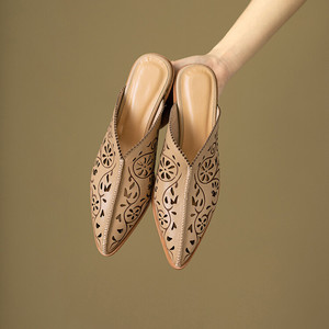 Mules Vintage da Donna con Taglio Cut-Out, Tacco Largo 4 cm, Punta Affusolata, Ciabatte Traspiranti in Pelle Bovina, Soletta in Montone, Scarpe Casual Antiscivolo - Product Image 6