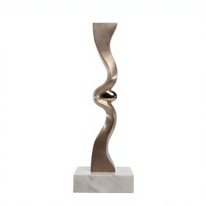 Escultura de metal de diseño premium Base de mármol blanco Esculturas de decoración de festival de estilo único de la más alta calidad hechas a mano - Product Image 1