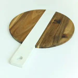 大型圆形白色大理石和木质桨切菜板奶酪板