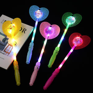 Luckoo हॉट सेलिंग लड़की राजकुमारी बच्चों को दिल स्नोफ्लेक के नेतृत्व में लाइट अप स्टार <span class=keywords><strong>wand</strong></span> खिलौनों का नेतृत्व किया - Product Image 3