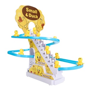 Vente en gros usine : Ensemble de jeu de compétition de canards avec piste d'escalade, jouet à enroulement avec lumière LED clignotante et musique - Product Image 4
