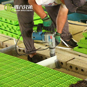 Plancher en plastique de haute qualité pour la vente en gros, plancher à lattes épaissi pour porcs, plancher à lattes pour berceaux de porcelets - Product Image 1