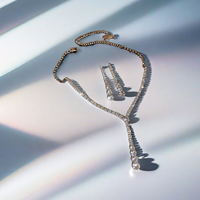 Parure de bijoux de luxe pour femme, élégante et minimaliste, avec strass et diamants, comprenant un collier lariat en Y et des boucles d'oreilles, idéale pour les mariages