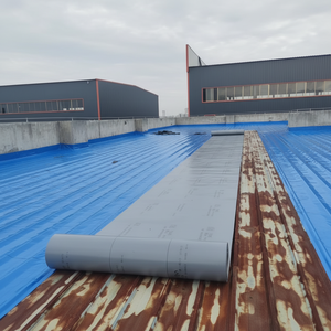 Membrane imperméable autocollante de 1,5 mm pour <span class=keywords><strong>toiture</strong></span> métallique, isolation thermique, rouleau de bitume en aluminium pour structure en acier, entrepôt - Product Image 4