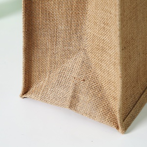 Sacs de courses réutilisables en jute avec logo <span class=keywords><strong>personnalisé</strong></span>, sacs cadeaux en toile laminée pour les packs de bienvenue de mariage - Product Image 5