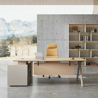 Bureau de direction en L en bois grainé avec armoire latérale rabattable pour projets et commandes