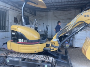 Excavatrice sur chenilles CAT 303C d'occasion à vendre, 3 tonnes, 95% neuve, avec certifications EPA et CE, hydraulique d'origine CAT 303CR - Product Image 2
