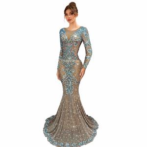 Luxuriöses, Schwer Verziertes, Elegantes Kleid in Bonbonfarben mit Funkelnden Strasssteinen und Organza-Rock für Abendveranstaltungen, Bälle und Rote Teppiche - Product Image 2