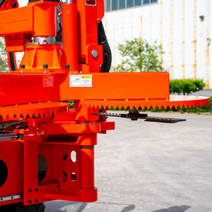 รถตัดหญ้าดีเซลไฮดรอลิกแบบใหม่ พร้อมแขนเลื่อนแบบยืดหดได้ และอุปกรณ์เสริมหลากหลาย - Product Image 6