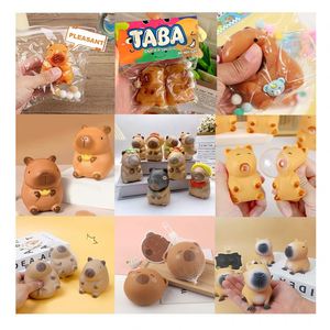 Edición Especial de Navidad, Set de Mega Squishy de Capibara Ecológico de TPR, Paquete Kawaii Divertido para Niños, Set de Regalo para Aliviar el Estrés - Product Image 5
