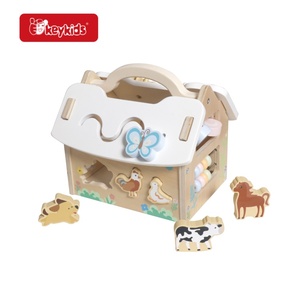 2026 Jouet d'activités portable en bois en forme de ferme avec trieur de formes animales et panneaux à engrenages rotatifs, abaque multifonctionnel W12D935 - Product Image 2