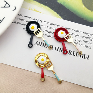 Popular raspador de huevos fritos, utensilios de cocina, colgante de dibujos animados, accesorios creativos de joyería DIY - Product Image 6