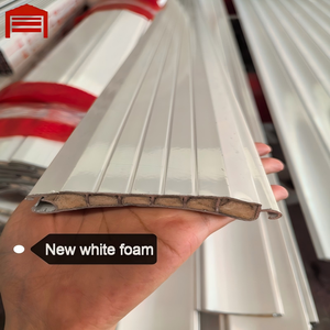 <span class=keywords><strong>Porte</strong></span> de <span class=keywords><strong>garage</strong></span> automatique isolée en aluminium à enroulement avec <span class=keywords><strong>porte</strong></span> piétonne intégrée style patrimonial pour villa, gris RAL - Product Image 5