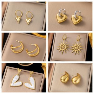 Vendita calda 18k in acciaio inox trifoglio zircone fiocco con perla goccia orecchini a forma di cuore da donna gioielli di moda - Product Image 5