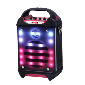 เครื่องเล่นเบสคาราโอเกะไร้สายแบบพกพาเชื่อมต่อกับลำโพงปาร์ตี้ - Product Image 1
