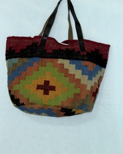 Sac fourre-tout en jute fait main pour femmes indiennes avec deux anses, style vintage, fermeture ouverte, pour le shopping, les sorties et l'usage quotidien, prix de gros - Product Image 2