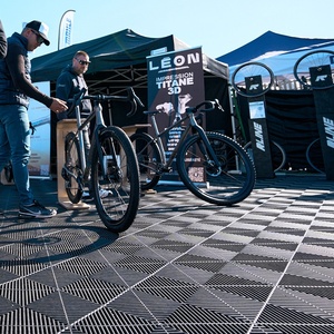 Đầy Màu sắc 18 mét dày chống trượt PP sàn dễ dàng-to-bấm vào nhà để xe gạch lát sàn trong nhà sử dụng thiết kế hiện đại xe showroom triển lãm - Product Image 2