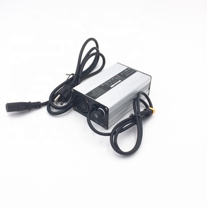 Перезаряжаемое портативное автомобильное зарядное устройство 100,8 В 3A-25A Авто 24S литиевая батарея зарядное устройство высокого напряжения <span class=keywords><strong>96</strong></span> вольт - Product Image 5