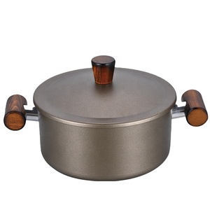 Casserole <span class=keywords><strong>en</strong></span> <span class=keywords><strong>fonte</strong></span> <span class=keywords><strong>prix</strong></span> <span class=keywords><strong>usine</strong></span> avec revêtement <span class=keywords><strong>en</strong></span> céramique antiadhésif maison extérieur ustensiles de cuisine couvercle <span class=keywords><strong>en</strong></span> fer-pour hôtels - Product Image 2