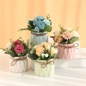 <span class=keywords><strong>Pianta</strong></span> Artificiale <span class=keywords><strong>di</strong></span> <span class=keywords><strong>Rosa</strong></span> <span class=keywords><strong>in</strong></span> <span class=keywords><strong>Vaso</strong></span> 14,5cm <span class=keywords><strong>in</strong></span> Plastica e Seta, Durata 3 Anni, per Regali <span class=keywords><strong>di</strong></span> Nozze, Vendita all'Ingrosso - Product Image 2