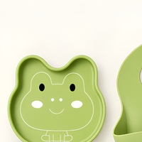 Ensemble de vaisselle pour bébé grenouille vert clair en silicone avec bavoir, bol, tasse, cuillère, fourchette et anneau de dentition
