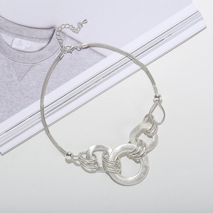Colar TongLing em Liga de Prata com Banho de Ouro, Pingente de Anel Circular de Três Laços, Colar Choker para Homens e Mulheres - Product Image 2
