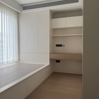 Lit en bois tatami personnalisable Senger avec armoire intégrée et meuble latéral, solution de rangement gain de place, design moderne à panneaux