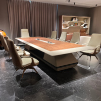 Grande table de conférence de direction en placage de noyer noir avec garniture en cuir microfibre et prise électrique intelligente