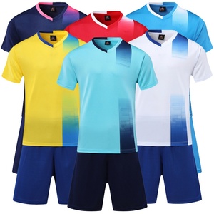 Abbigliamento da <span class=keywords><strong>calcio</strong></span> a manica corta all'ingrosso per bambini adulti allenamento traspirante abbigliamento da <span class=keywords><strong>calcio</strong></span> con targa stampata abito da <span class=keywords><strong>donna</strong></span> da uomo - Product Image 1