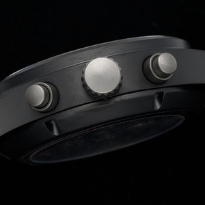 Kast van zwart titaniumlegering, met een wijzerplaat met drie wijzers en een kalenderweergavefunctie. Automatisch mechanisch herenhorloge. - Product Image 6