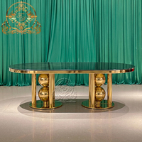 Ensemble de table à manger ovale moderne en acier inoxydable doré avec plateau en verre trempé, design durable pour hôtel et villa