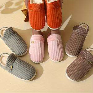 Pantoufles pour femmes de haute qualité avec semelle en TPR, doublure en fourrure, pantoufles moelleuses pour femmes de haute qualité - Product Image 1