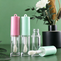 Tube de brillant à lèvres transparent 7,5 ml avec logo personnalisé, capuchon à trou de suspension pastel, conteneur vide pour huile à lèvres, emballage cosmétique pour les lèvres