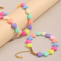 Nouveauté : Collier et Bracelet en Résine Acrylique Colorée avec Pendentif Cœur pour Femme – Bijoux Tendance et Élégants pour Fêtes et Quotidien