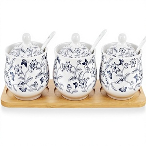Zuccheriera in Ceramica Blu e Bianca con Motivi Floreali, Coperchio, Cucchiaio e Vassoio, <span class=keywords><strong>Set</strong></span> di 3 Contenitori per Caffè, Zucchero e Sale, Barattolo da Cucina da 260ml - Product Image 1